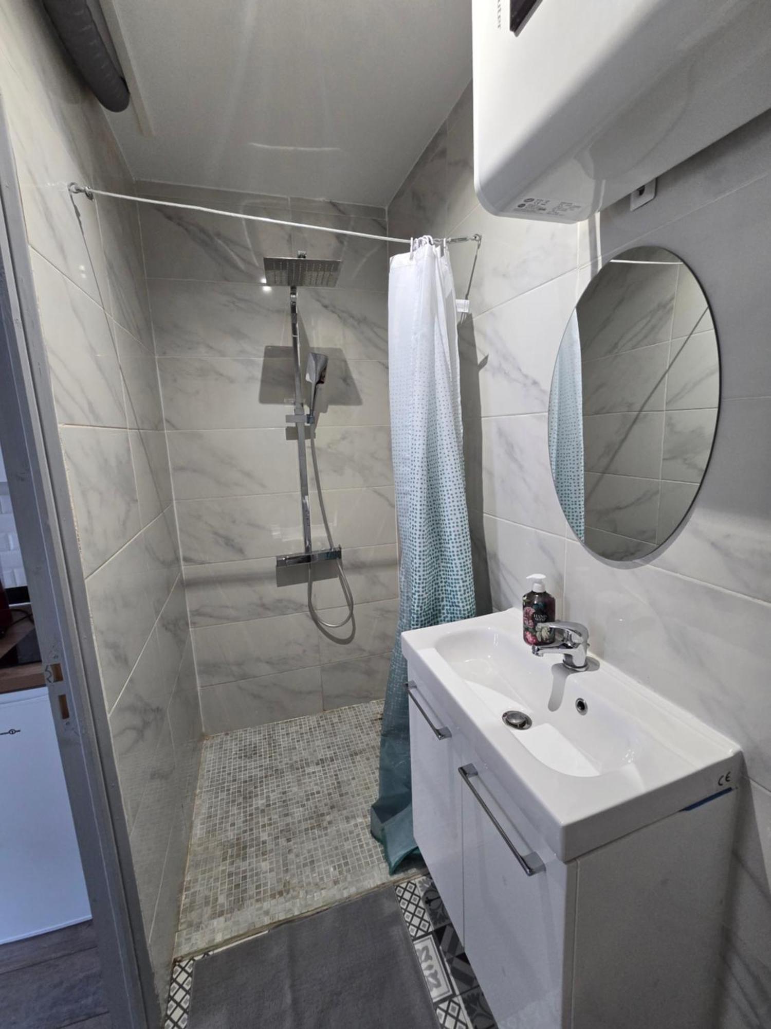 Appartement Hypercentre 301 +Wifi+Independant+ Cuisine Toilette Salle De Bain Privative Βαλενσιέν Εξωτερικό φωτογραφία